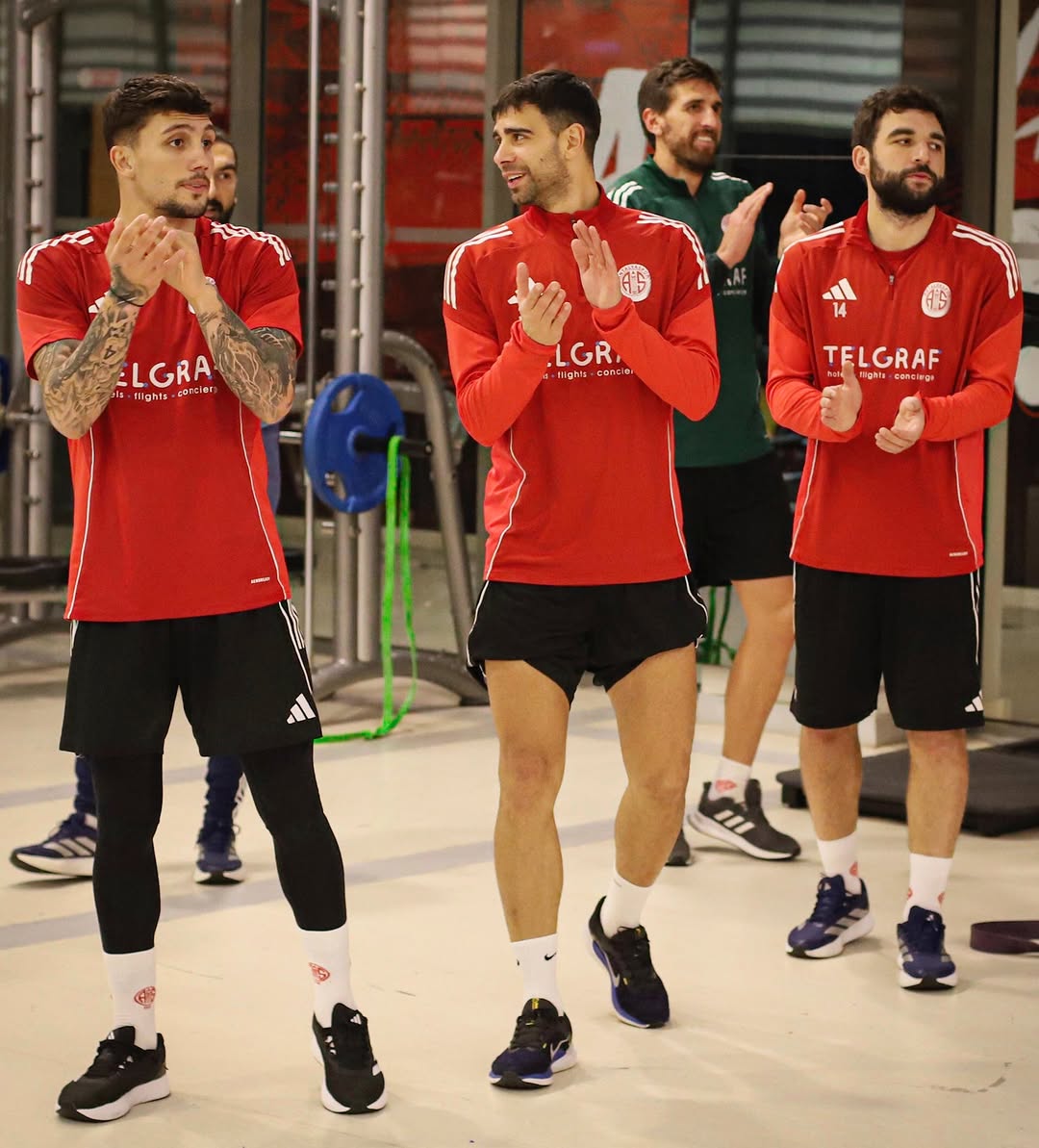 Antalya Spor FK, Sağanak Yağış Nedeniyle Antrenmanını Fitness Salonuna Taşıdı