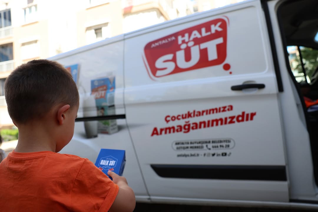 Antalya'da Çocuklar İçin Halk Sütü Desteği: 773 Bin Litreye Ulaştı