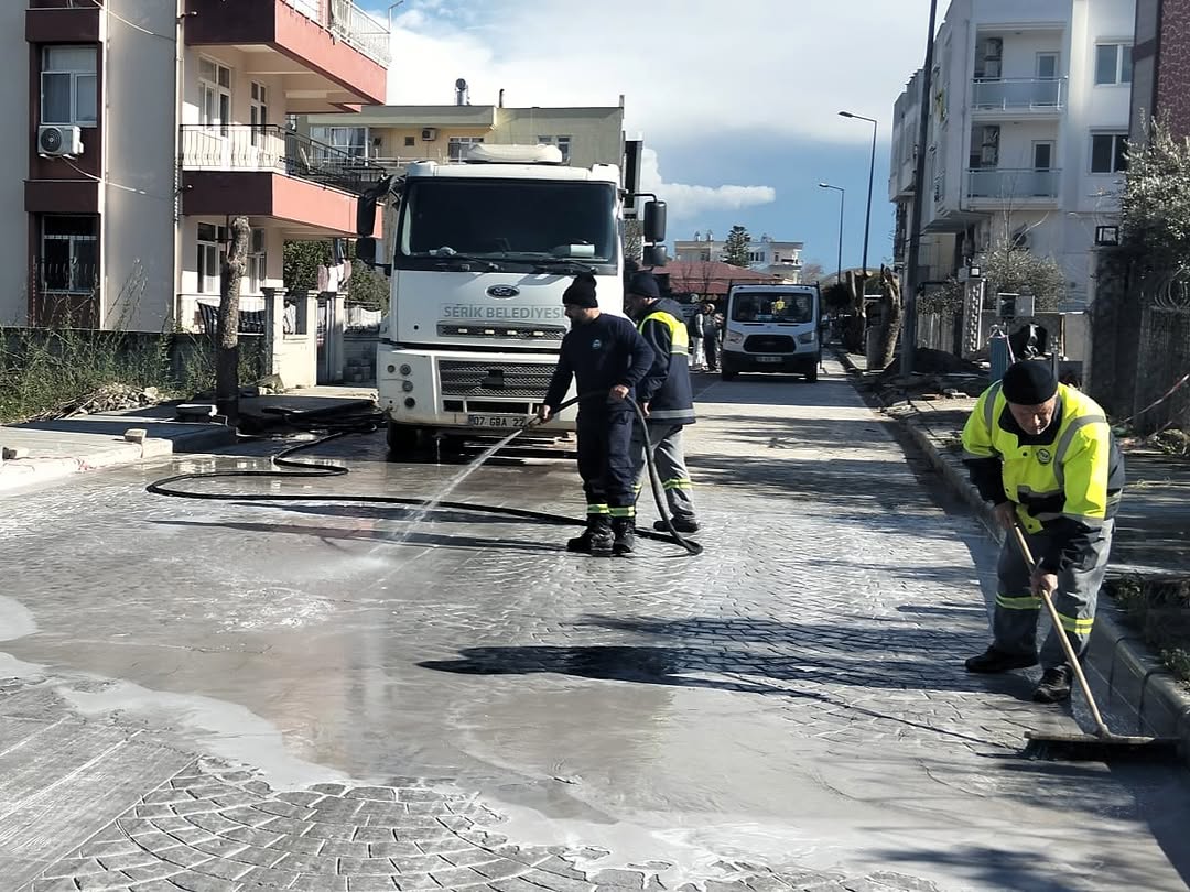 Serik Belediyesi, Mahallelerdeki Kontrolsüz Atıklarla Mücadeleye Devam Ediyor