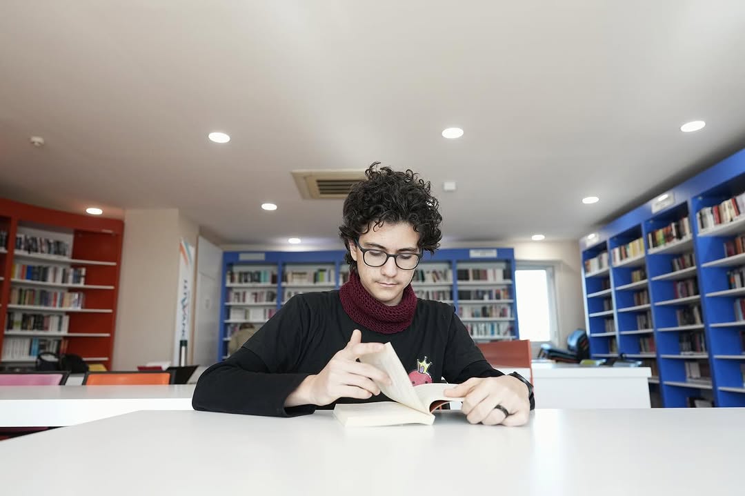 Antalya Konyaaltı'nda Kitap ve Çalışma İmkanı Sunan Kütüphaneler Hizmete Açık