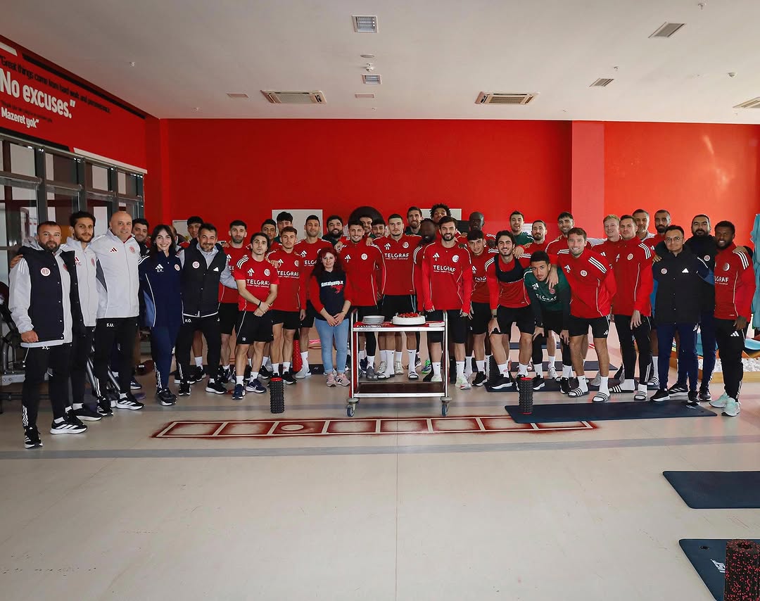 Antalyaspor, Futbolcusu Poyraz Efe Yıldırım'ın Doğum Gününü Kutladı