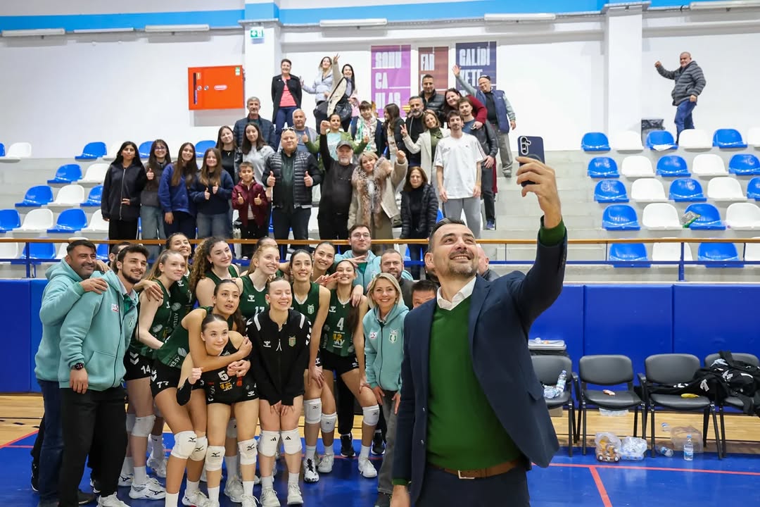 Manavgat Belediyespor Kadın Voleybol Takımı Zorlu Maçta Galibiyeti Kaptı