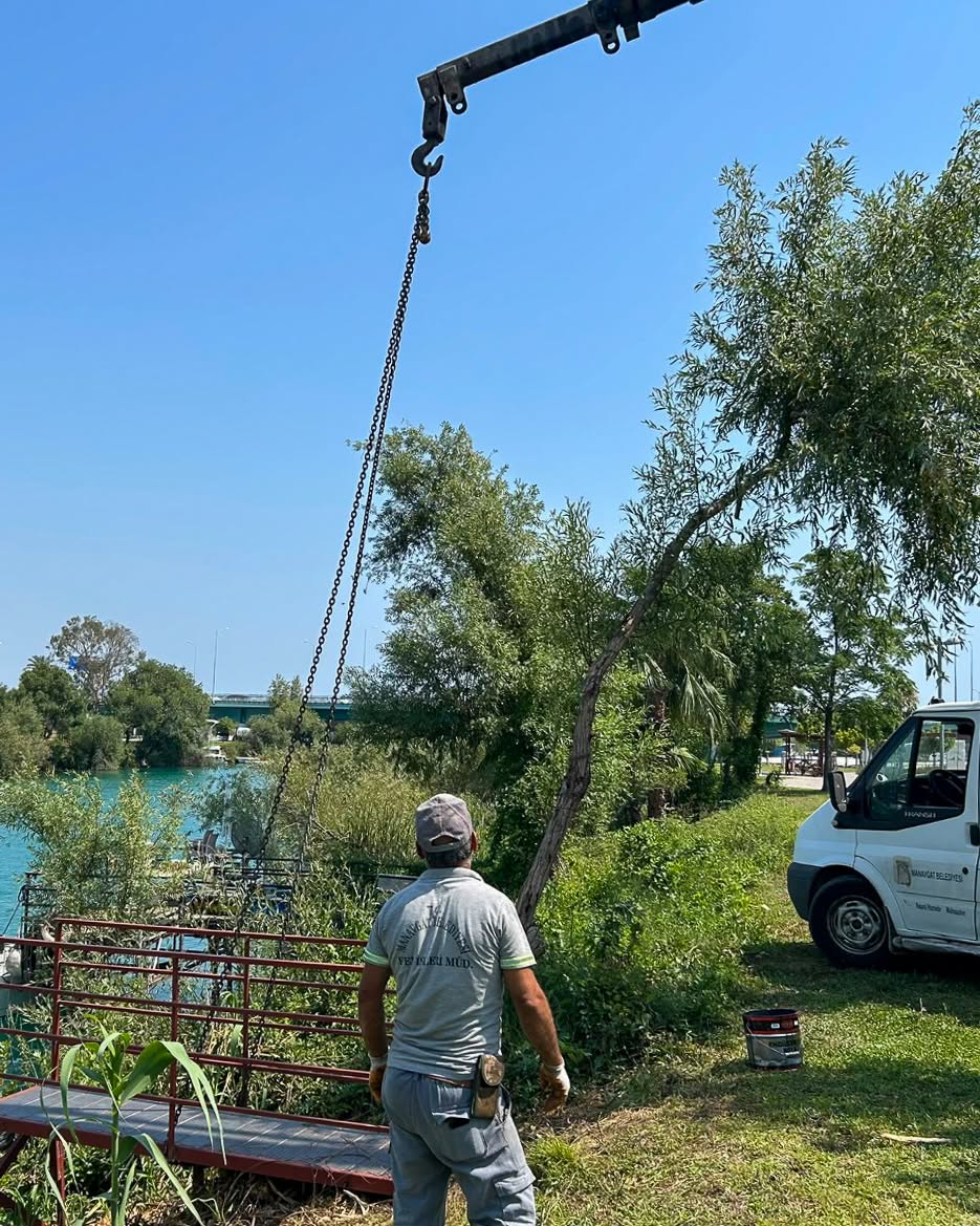 Manavgat'ta İzinsiz İskele ve Yapılar Kaldırılıyor