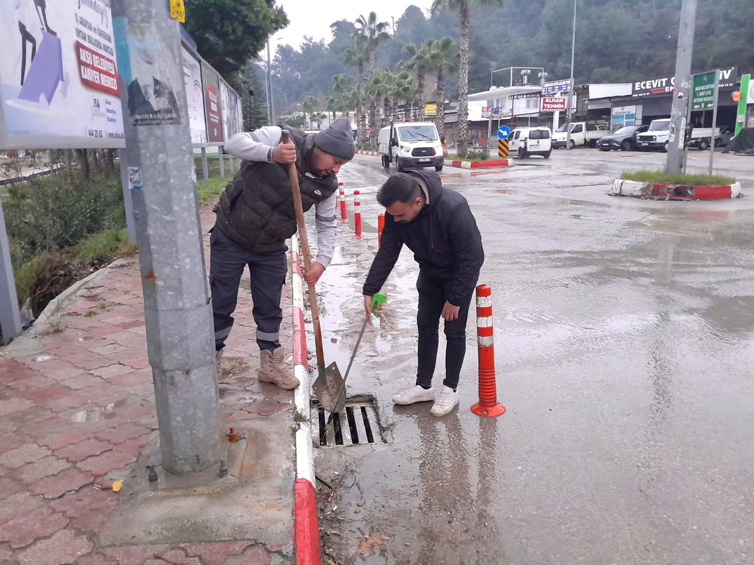 Aksu Belediyesi, Kuvvetli Yağış Uyarısına Karşı Önlemlerini Artırdı