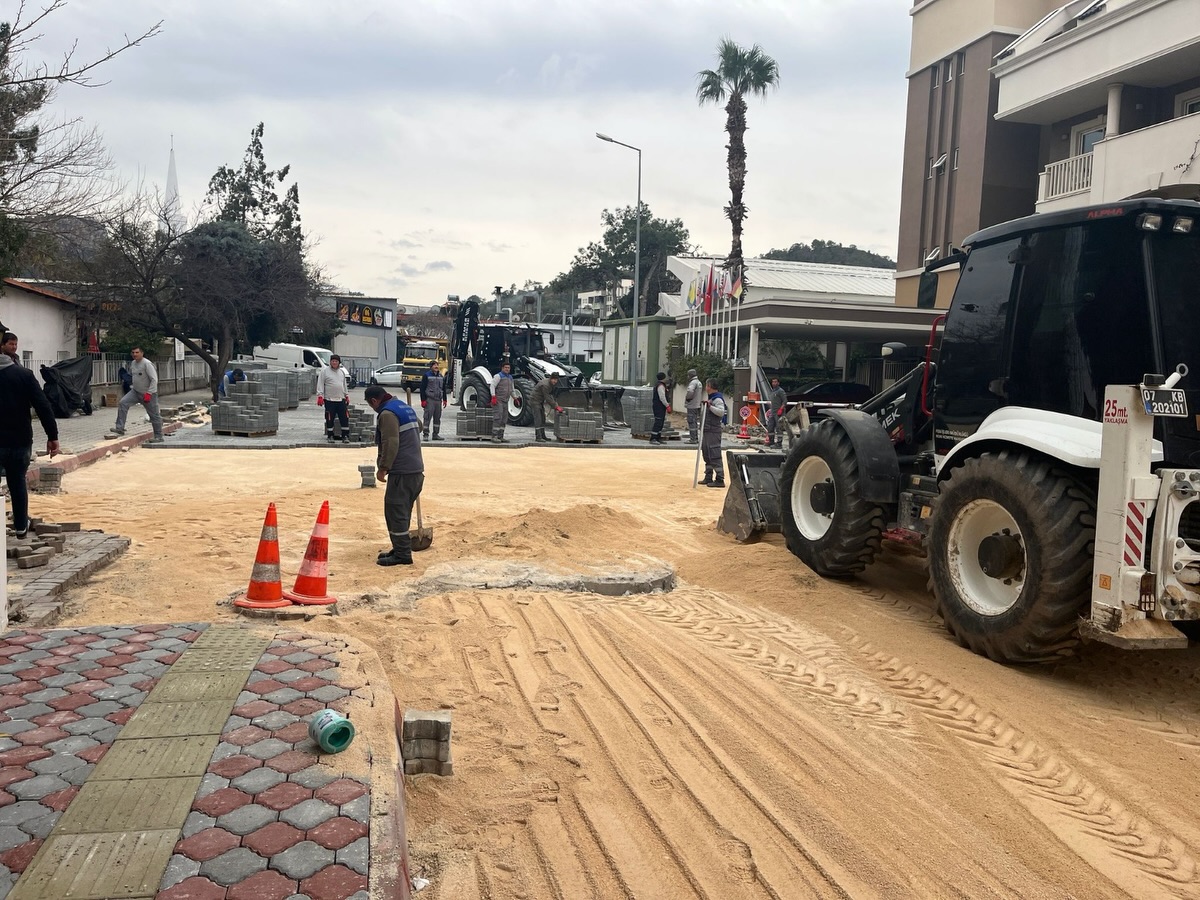 Kemer'de Altyapı ve Yol Çalışmaları Hız Kesmeden Devam Ediyor