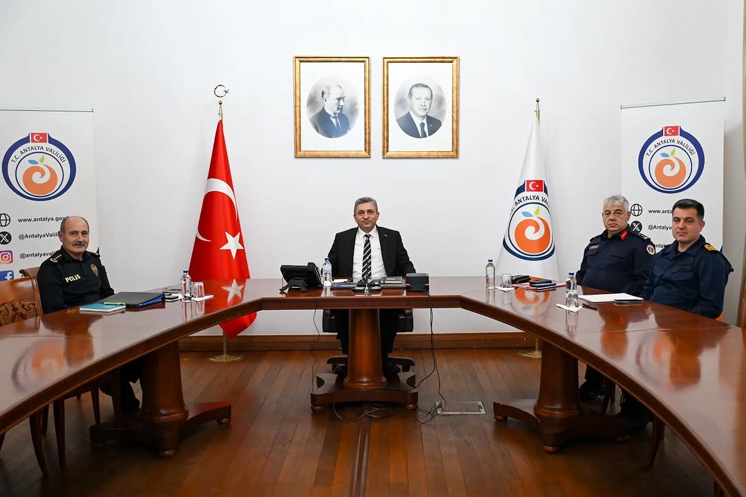 Antalya Valisi Huzur Toplantısına Katıldı