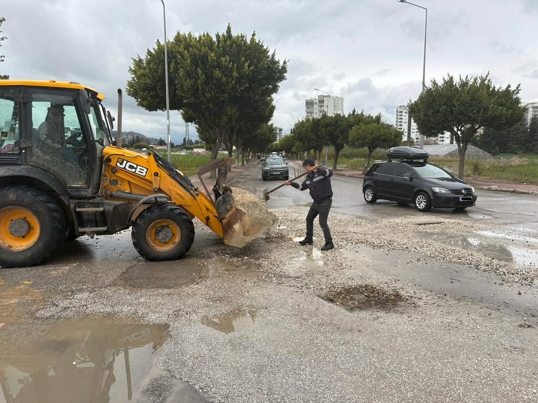 Konyaaltı'nda Yoğun Yağış Sonrası Ekipler Saha da