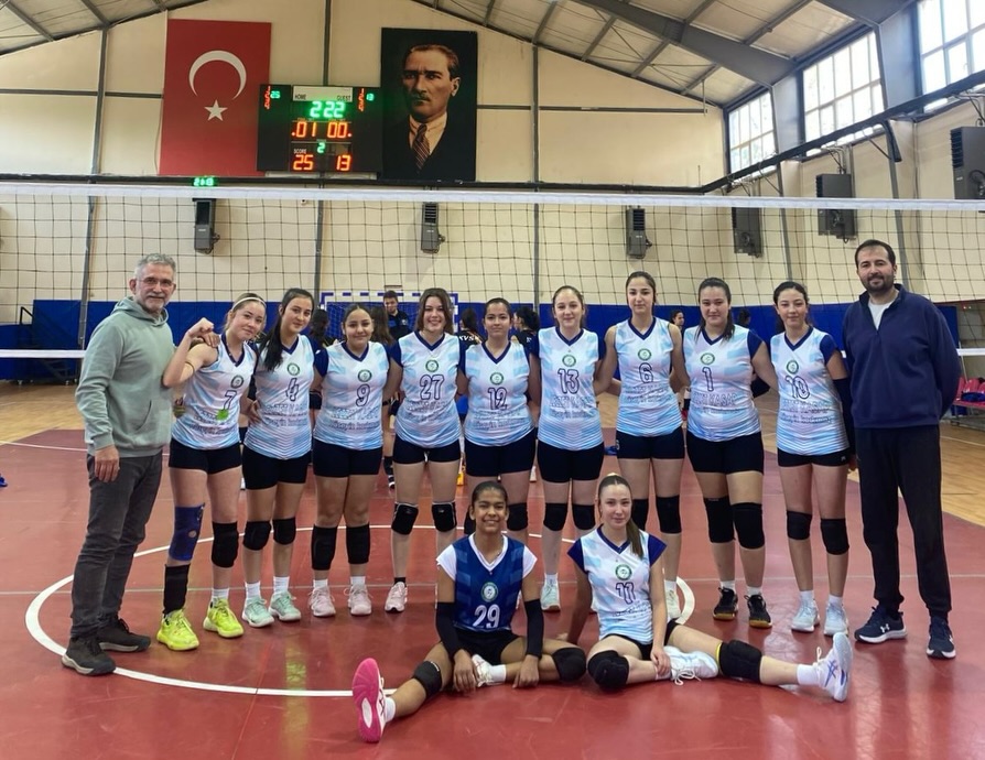 Elmalı Belediyespor Kız Voleybol Takımları Müsabakalarda Zafere Ulaştı