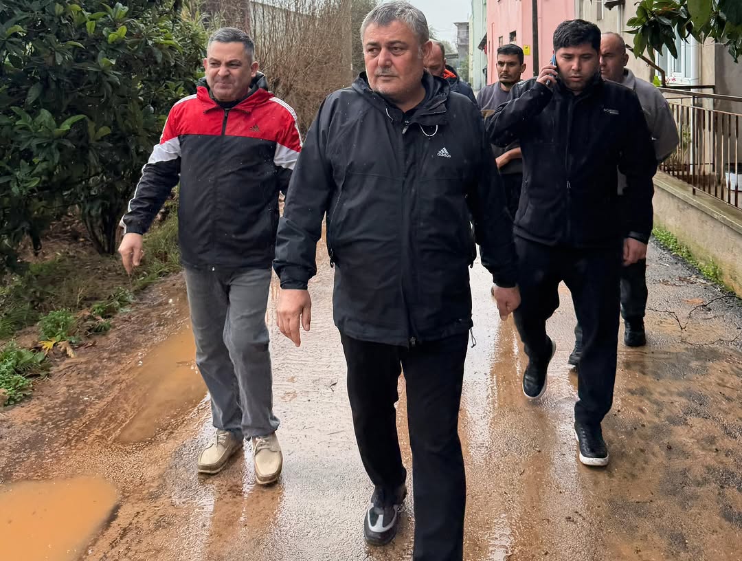 Aksu Belediyesi, Şiddetli Yağış Sonrası Sahada Çalışmalarını Sürdürüyor