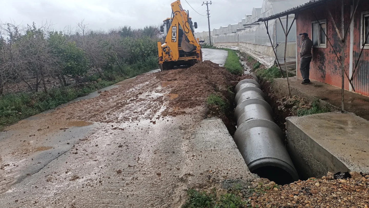 Antalya Aksu'da Yağmur Sularına Karşı Altyapı Çalışması
