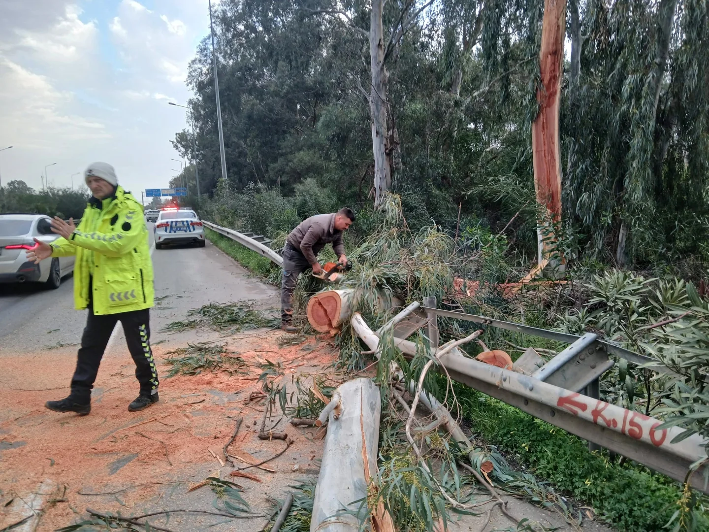 Antalya Aksu'da Fırtına ve Şiddetli Yağışa Hızlı Müdahale