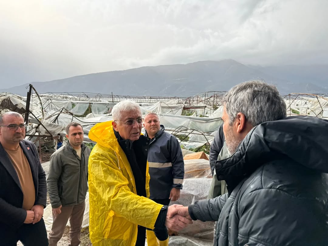 Finike'de Sel Felaketi Sonrası CHP'den Çiftçilere Destek Ziyareti