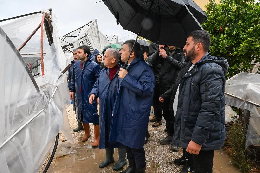 Antalya'da Hortum Felaketi: Seralar ve Bahçeler Hasar Gördü