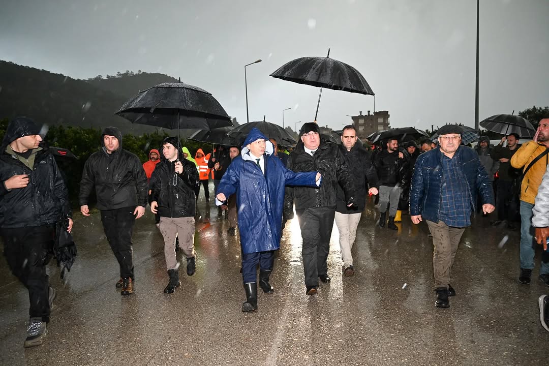 Antalya Kumluca'da Hortum ve Şiddetli Yağış Seralara Zarar Verdi
