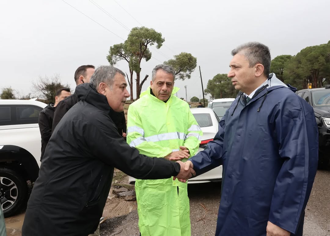 Antalya Aksu'da Hortum: Sahile Vuran Gemiler ve Zarar Gören Seralar