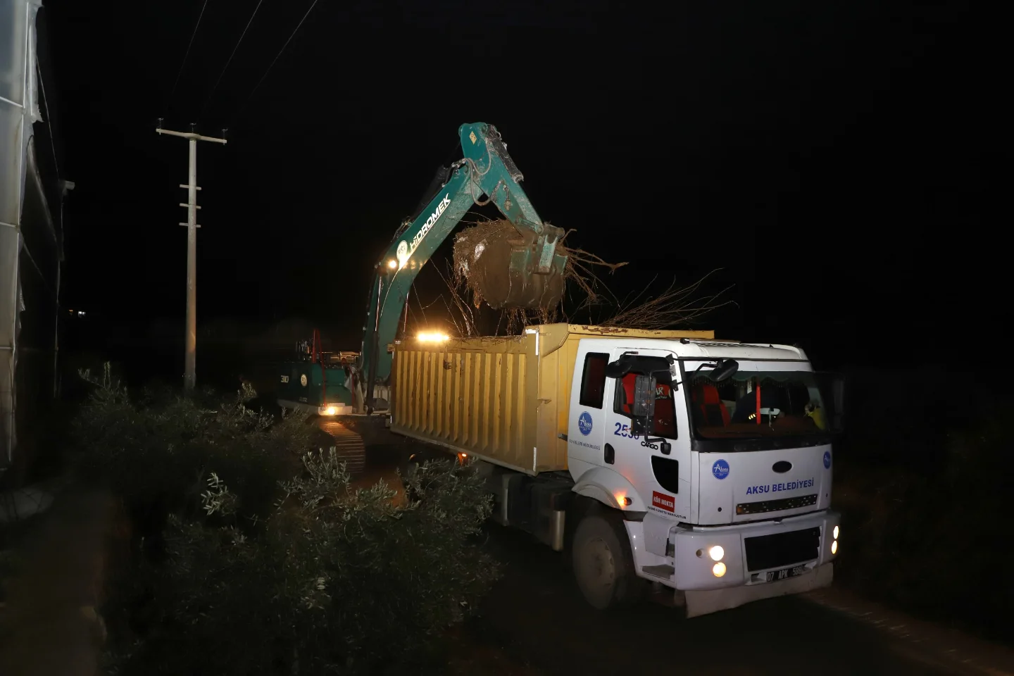 Antalya Aksu'da Dere Islah Çalışmasıyla Taşkın Riski Azaltılıyor