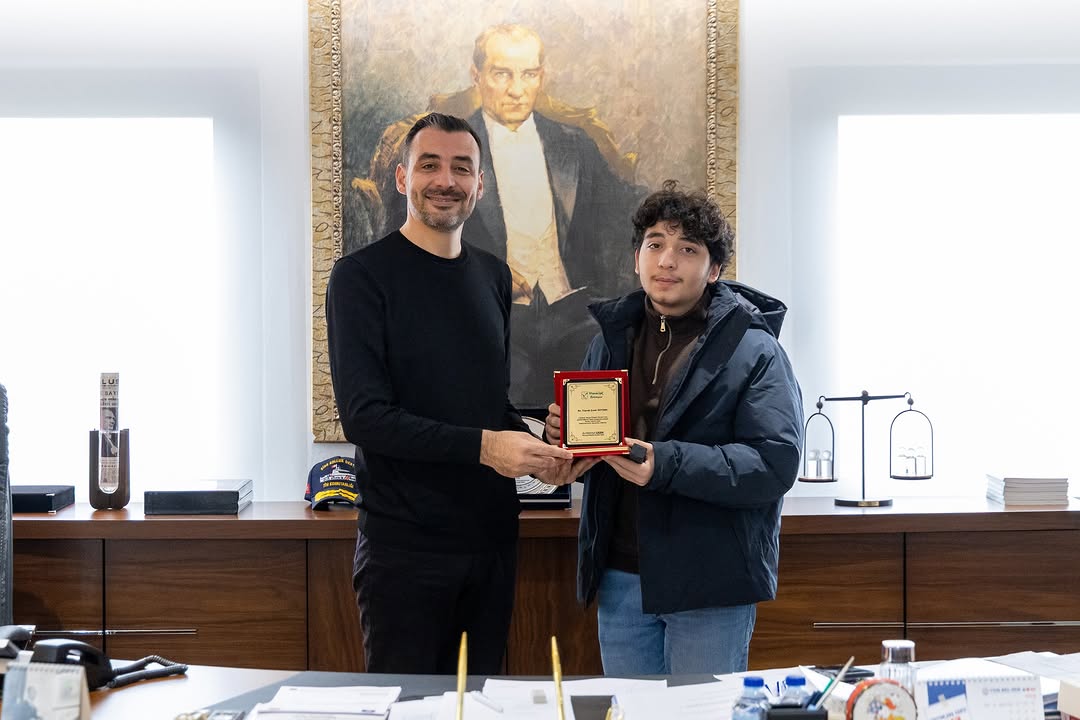 Manavgat'ta LGS Birincisi Toprak Çınar Öztürk, Başarısıyla Göz Doldurdu