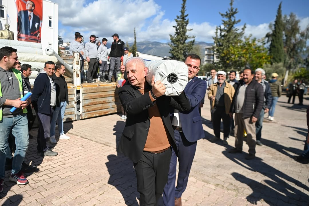 Antalya'da Hortum Zararı Gören Çiftçilere Sera Naylonu Desteği