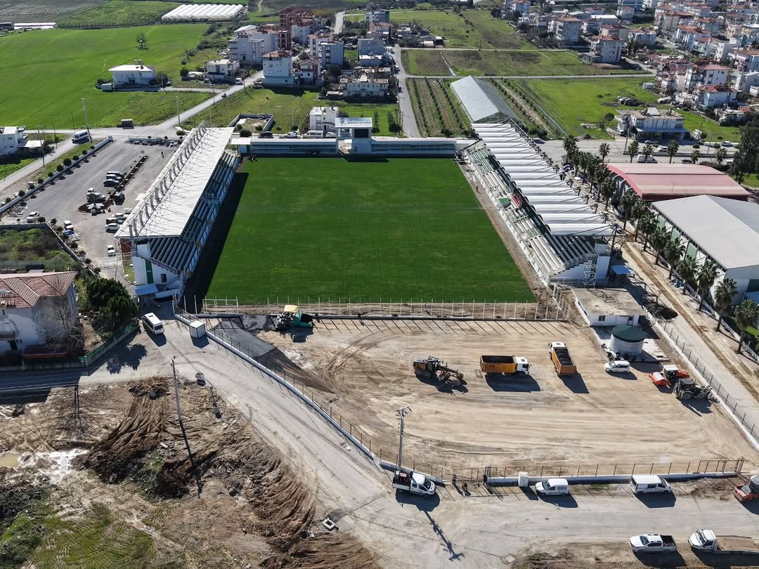 Serik'te İsmail Oğan Stadı Yenilenmesi Hızla İlerliyor