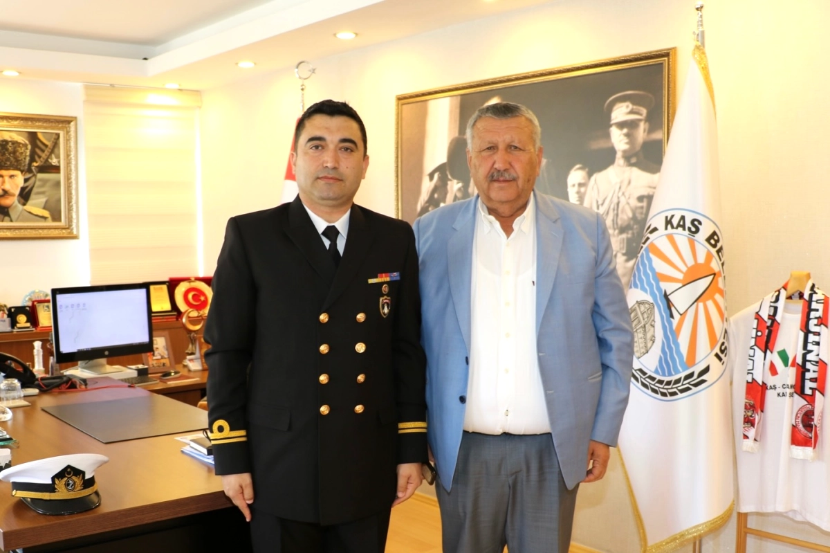 Kaş Deniz Gözetleme Karakol Komutanı Belediye Başkanını Ziyaret Etti