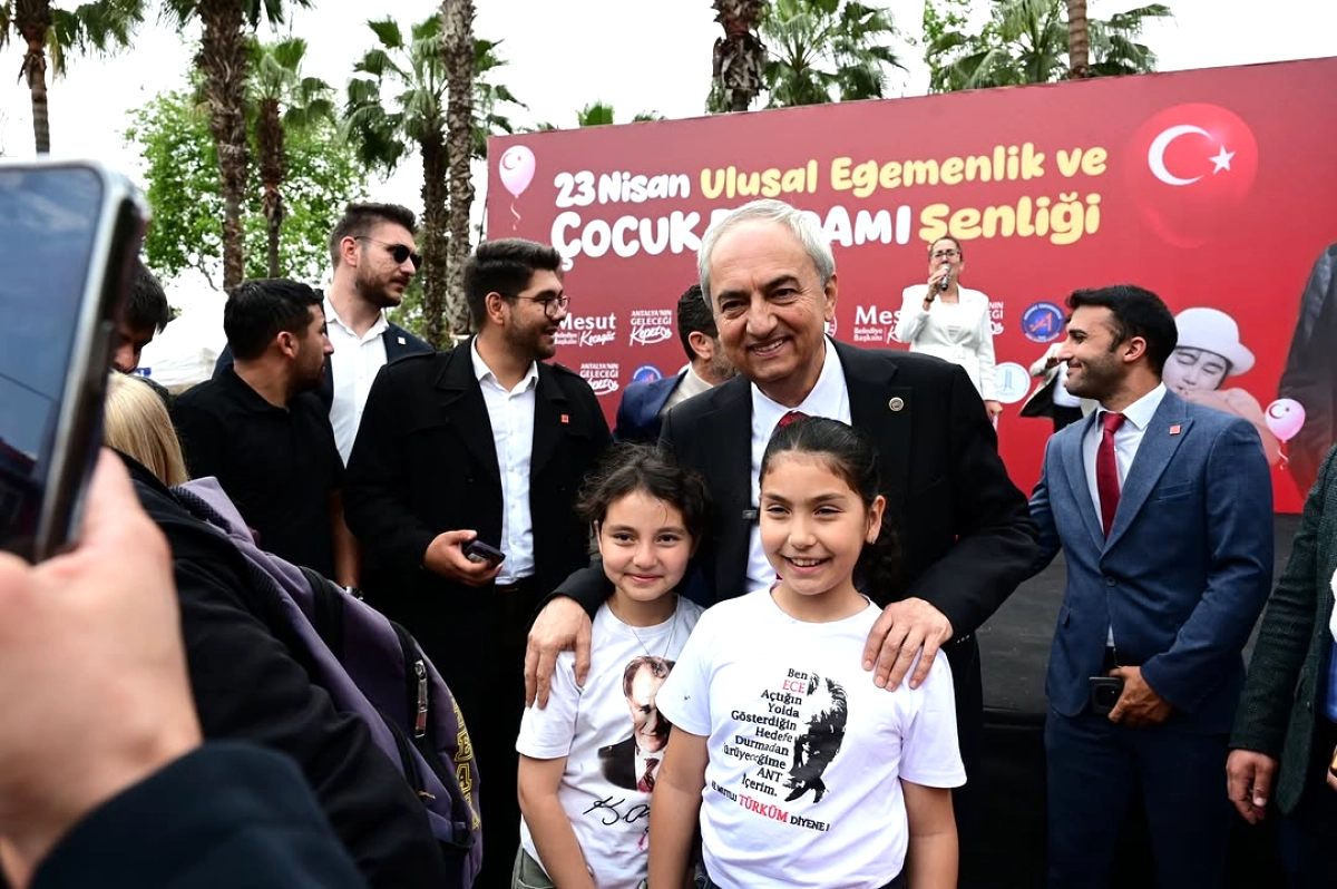 Kepez'de 23 Nisan Coşkusu: Dokumapark Çocuk Şenliğine Dönüştü