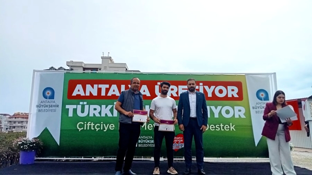 Alanya'da 5 Bin Aşılı Keçiboynuzu Fidanı Üreticilerle Buluştu