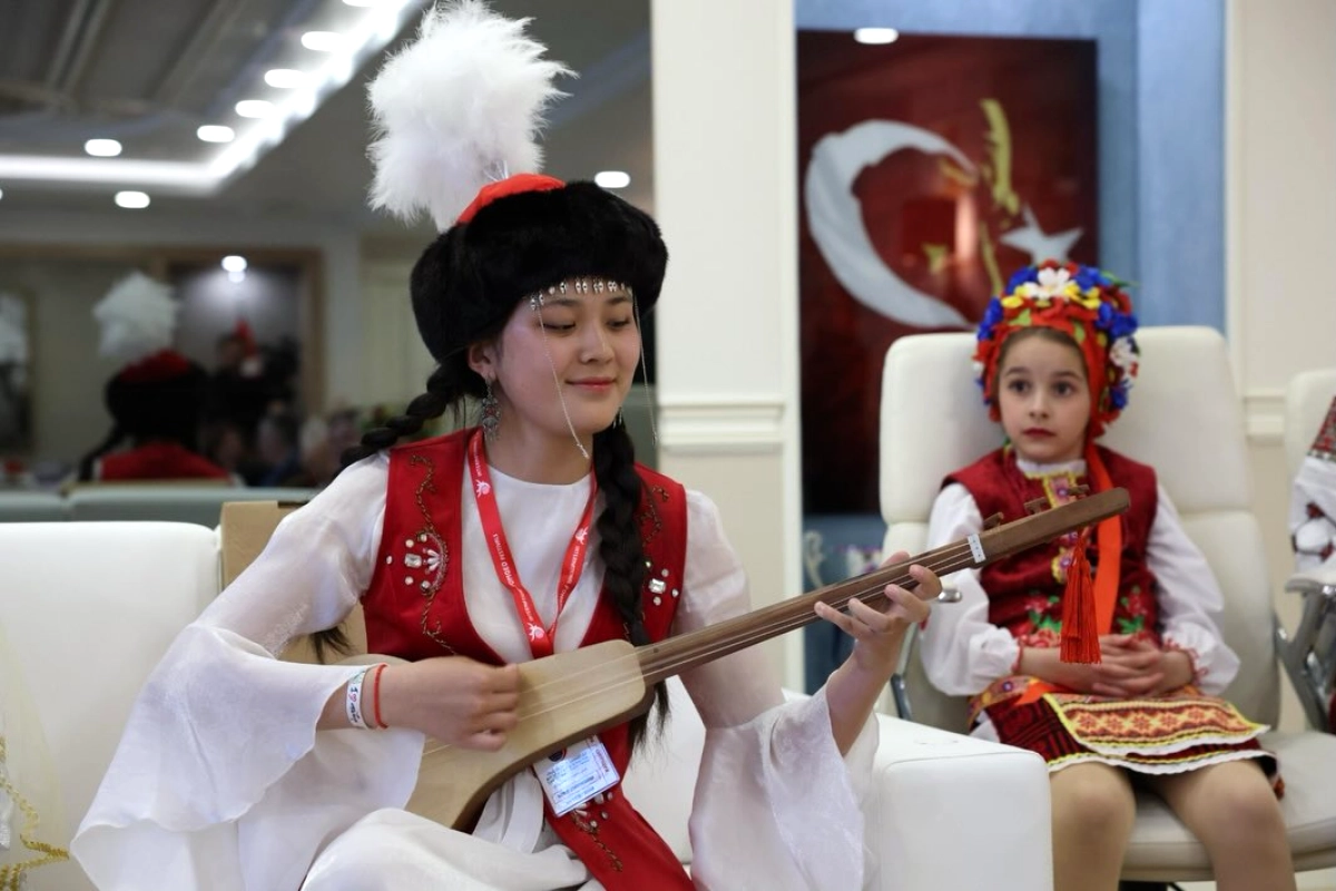 Antalya'da 10 Ülkeden Çocuklar 23 Nisan Coşkusunu Yaşadı
