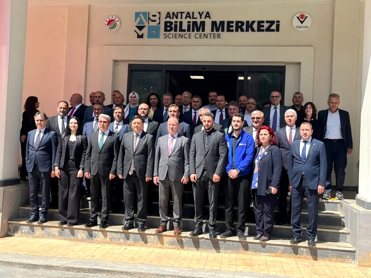 Antalya'da Okul Dışı Öğrenme Platformu Tanıtıldı
