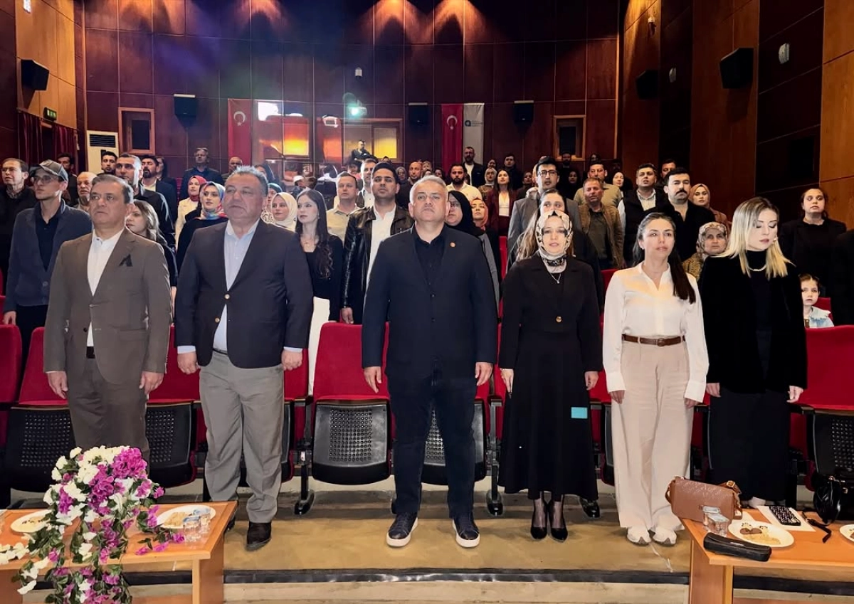 Elmalı'da Miniklerden 23 Nisan Coşkusu: Kreş Çocukları Bayramı Kutladı
