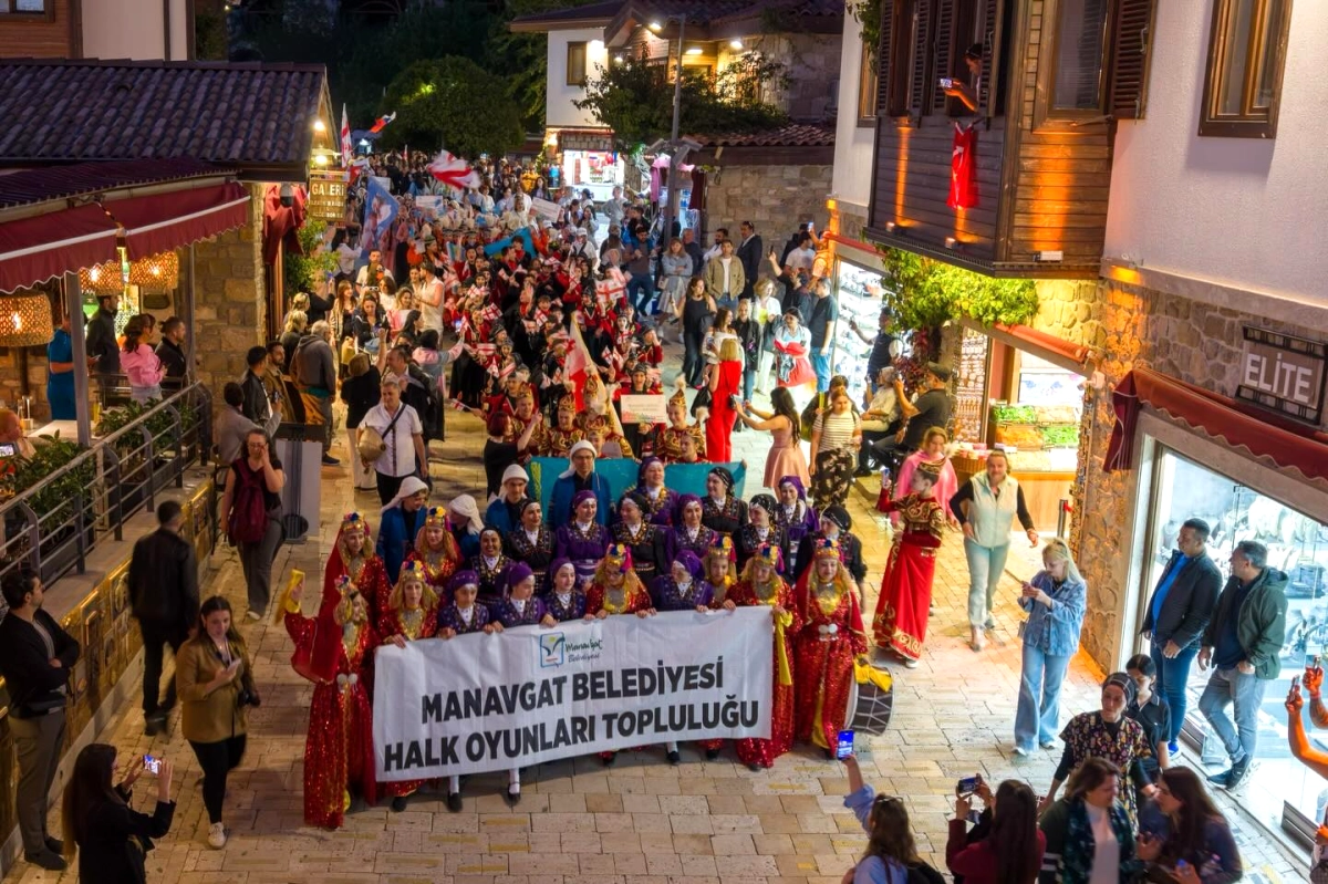 Side Antik Kenti'nde 600 Dansçıyla Uluslararası Halk Dansları Festivali