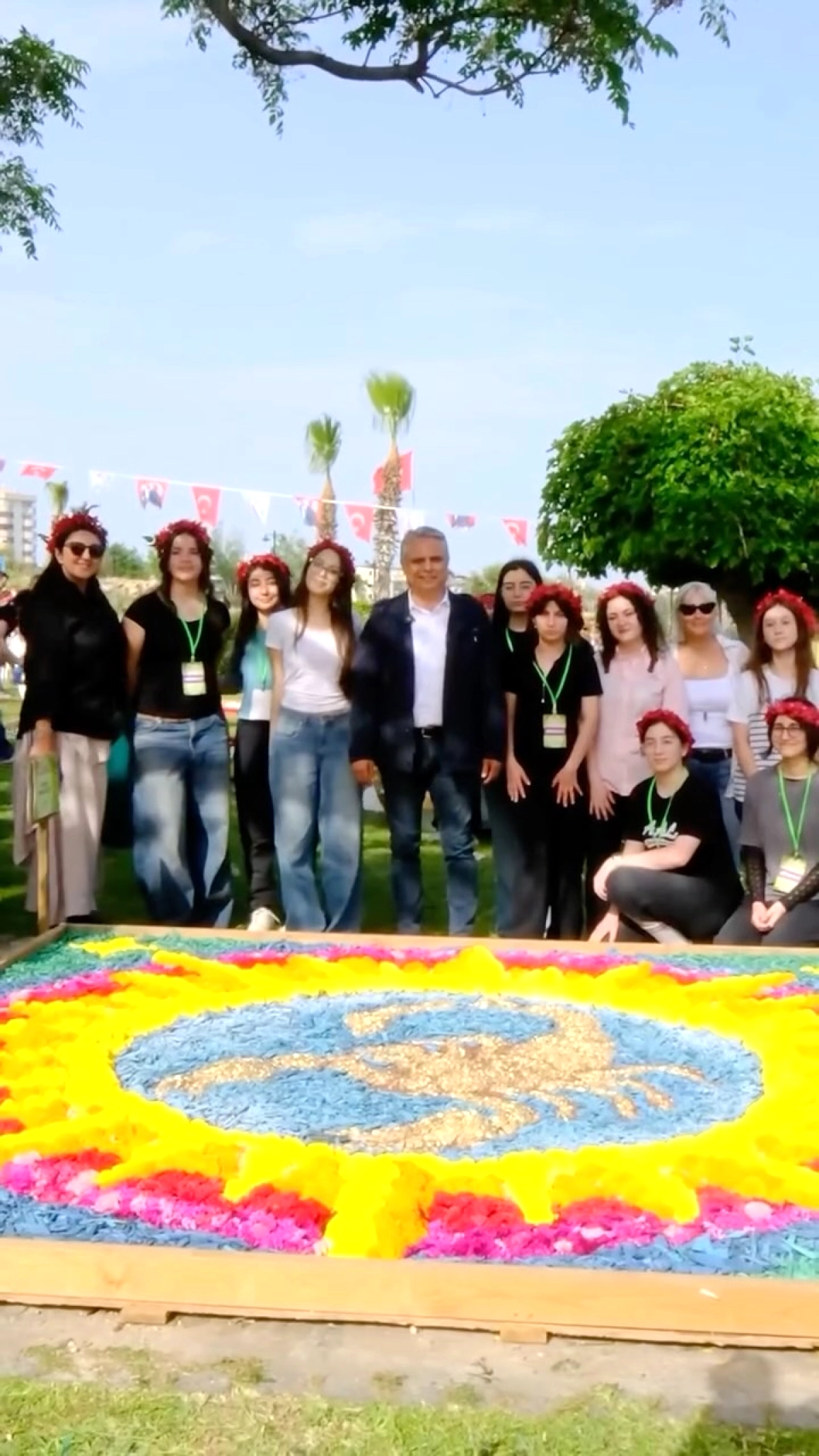 Antalya'da 130 Bin Çiçekle Gençlerin Sanat Buluşması