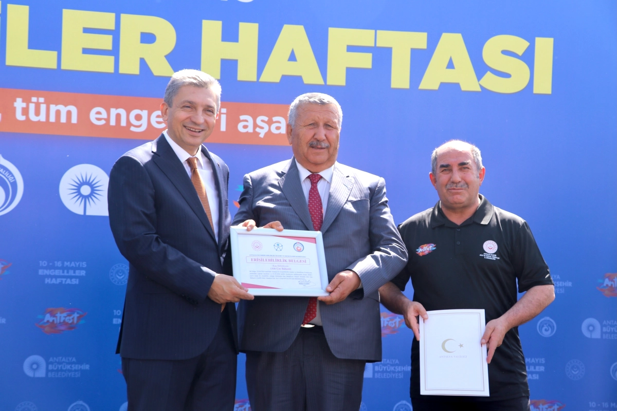 Kaş'ta Engelsiz Yaşam: Erişilebilirlik Belgesi Törenle Teslim Alındı