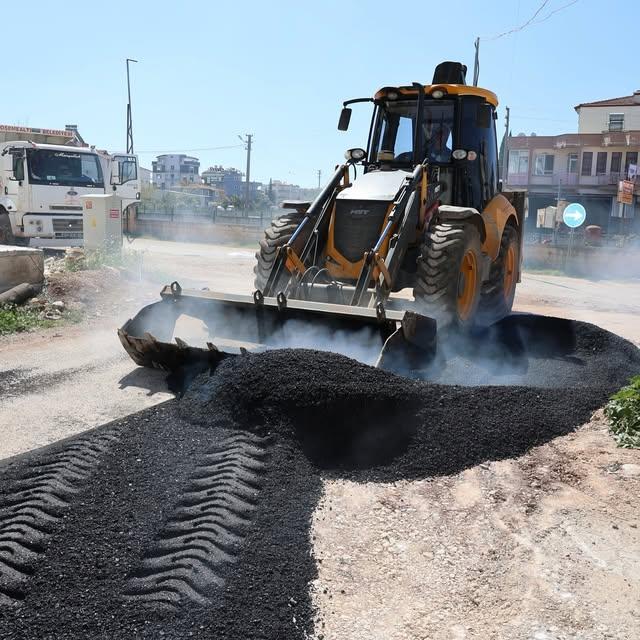 Döşemealtı'nda Yeniköy Mahallesinde Yol Bakım Çalışmaları Tamamlandı