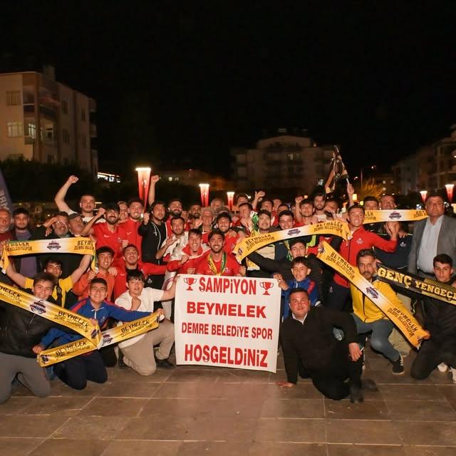 Demre Belediyespor Bölgesel Amatör Lige Yükseldi: Şampiyonluk Kutlaması Coşkuyla Gerçekleşti