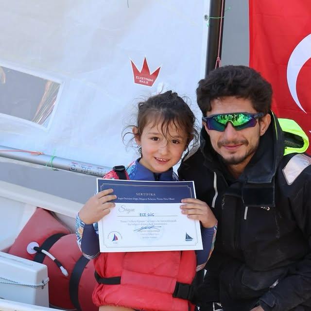 Antalya'da Minik Yelken Sporcuları Sertifikalarını Aldı