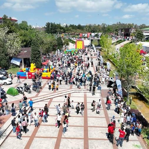 Antalya'da 23 Nisan Coşkusu: Çocuk ve Uçurtma Festivali Renk Cümbüşüne Dönüştü
