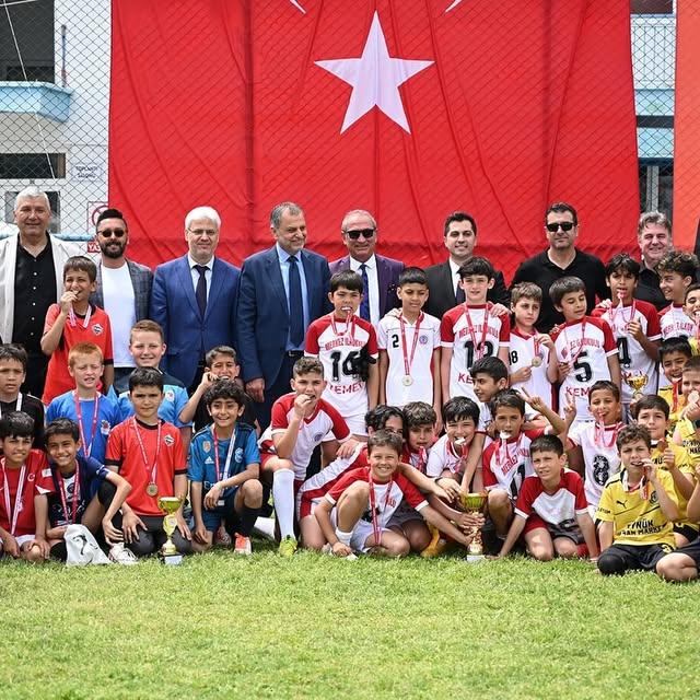 Antalya Kemer'de 23 Nisan Coşkusu: İlkokullar Arası Futbol Turnuvası Sona Erdi