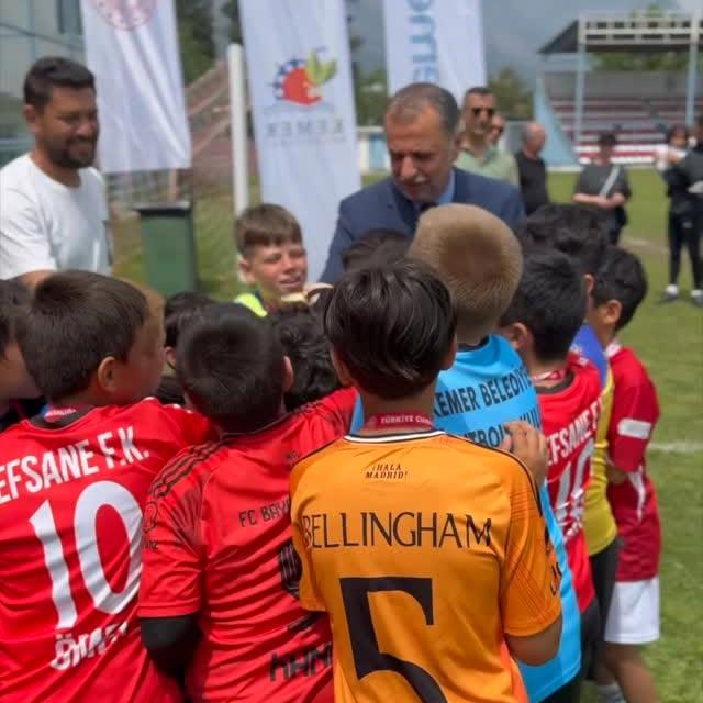Antalya Kemer'de Minik Ayaklardan Büyük Coşku: 23 Nisan Futbol Turnuvası Sona Erdi