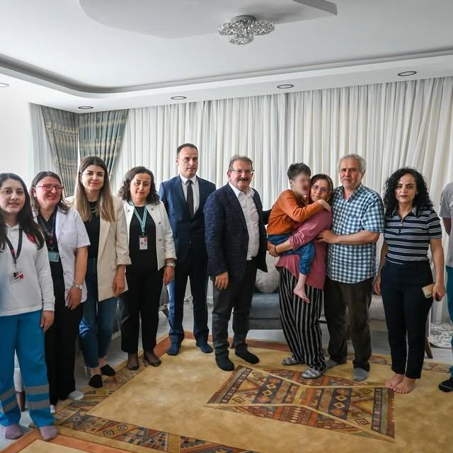 Antalya'da Özel Gereksinimli Çocuğa Evde Sağlık Ziyaretiyle Destek
