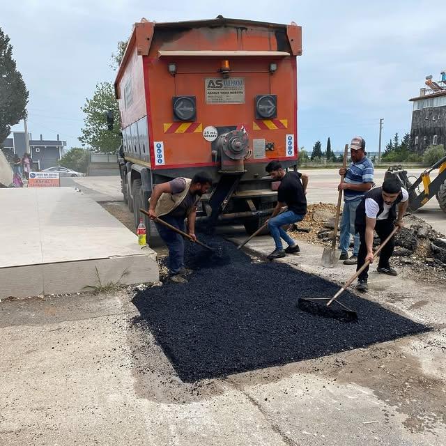 Antalya Aksu'da Yol Altyapısı Güçlendiriliyor: Pınarlı ve Karaöz Mahalleleri Asfaltlanıyor