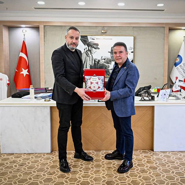 Antalya Spor FK Başkanı Boztepe, Büyükşehir Belediye Başkanı Böcek'i Ziyaret Etti