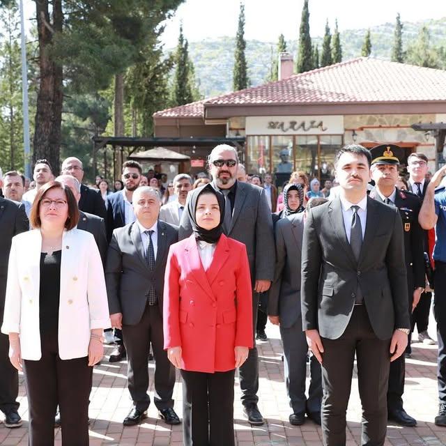 Antalya Akseki'de 23 Nisan Coşkusu: Çelenk Sunumuyla Başladı
