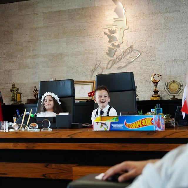 Konyaaltı'nda 23 Nisan Coşkusu: Minik Belediye Başkanı Görev Devraldı