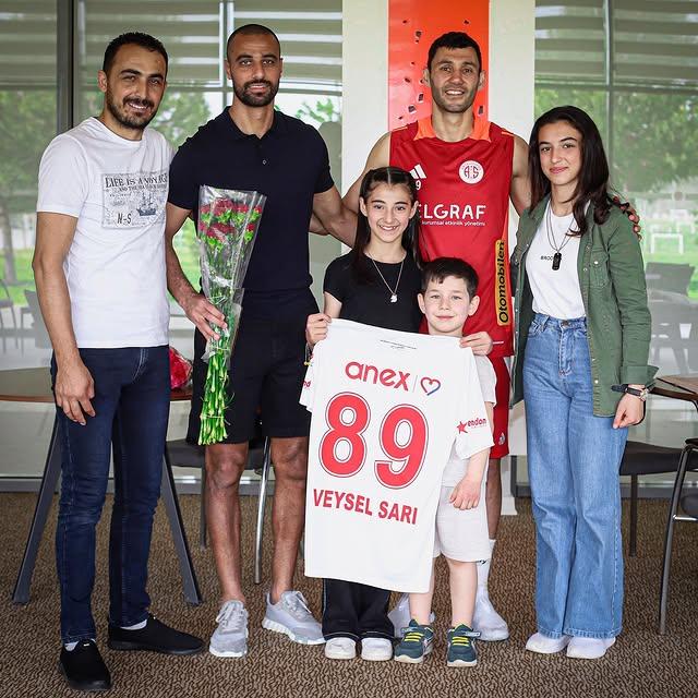 Antalya Spor FK'dan Minik Taraftara Doğum Günü Sürprizi