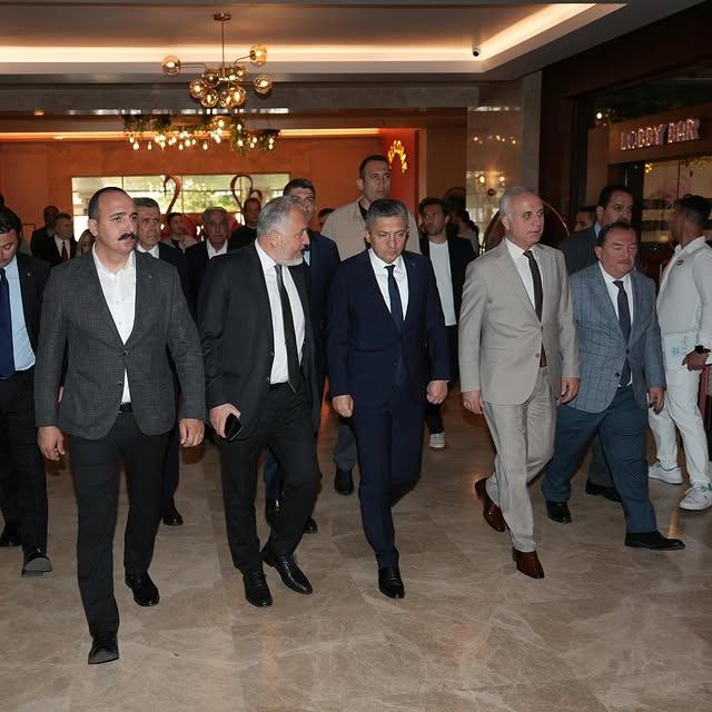 Antalya Valisi ve Belediye Başkanı AKTOB'un Nisan Yemeğine Katıldı