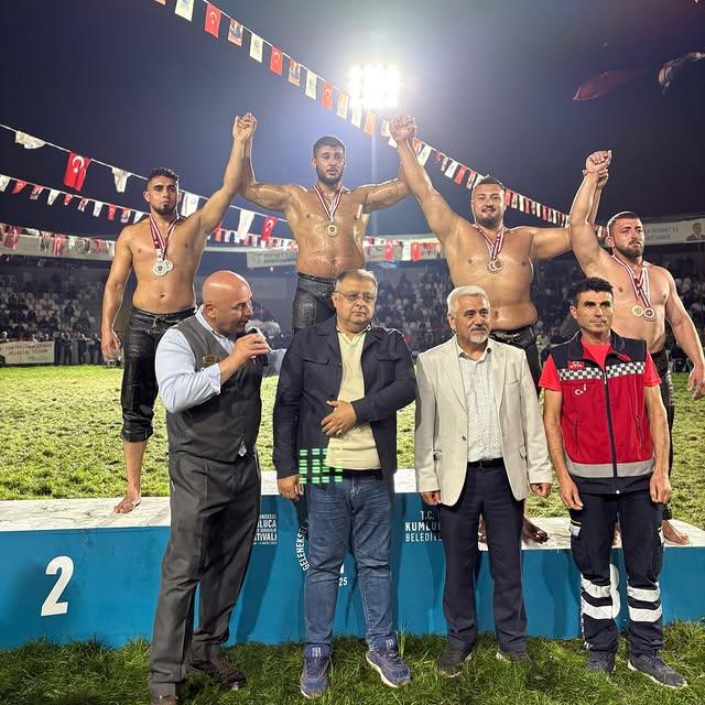 Kemer Belediye Pehlivanı Kemal Berke Kaya, Kumluca'da Yağlı Güreşlerde Üçüncü Oldu
