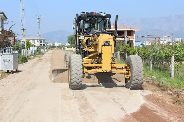 Döşemealtı Belediyesi, Altınkale Mahallesi'nde Yol Çalışması Yaptı