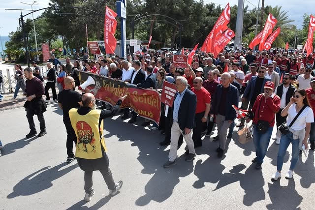 CHP Antalya, 1 Mayıs Kutlamalarında Binlerce Emekçiyi Bir Araya Getirdi