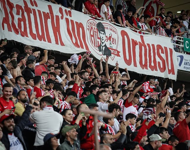 Antalyaspor Taraftarının Konyaspor Maçı Performansı Destekleriyle Şekillendi