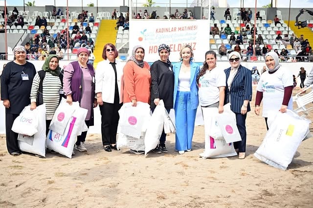 Kumluca'da Tarım ve Seracılık Festivali'nde Kadınlar Matinesi Coşkusu